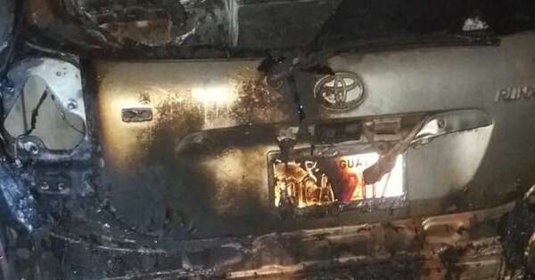 Diario HOY | Vehículo sufre incendio y sospechas de la propietaria apuntan a su expareja