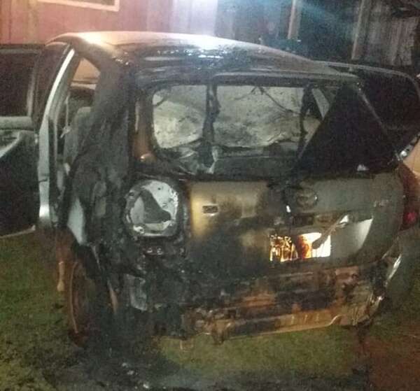 Incendian vehículo y víctima apunta a su exnovio - ABC en el Este - ABC Color