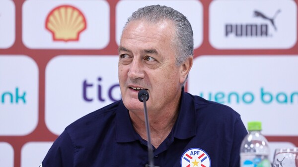 Gustavo Alfaro no revela el equipo
