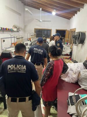 Cuatro detenidos por vaciamiento de cuentas bancarias y billeteras electrónicas - trece