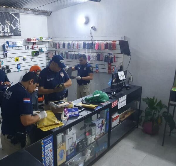 Siete detenidos en varios allanamientos contra una supuesta red de estafas - Policiales - ABC Color