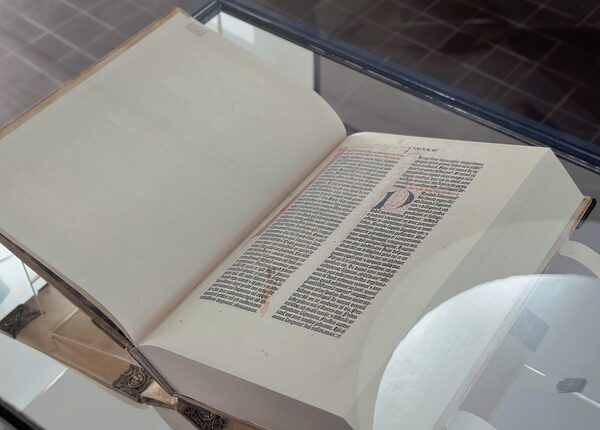 Exhibirán réplica de la Biblia de Gutenberg en la Biblioteca Nacional - .::Agencia IP::.