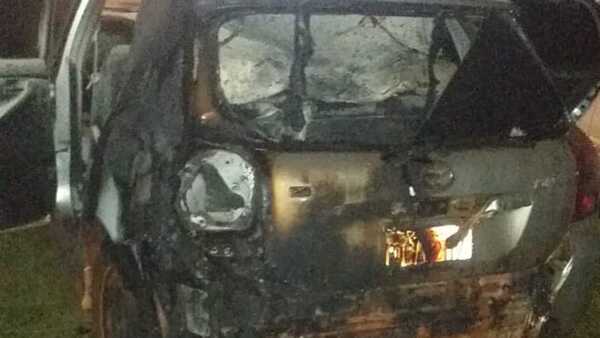 Se incendió el auto de una joven y sospecha que su exnovio lo hizo por celos