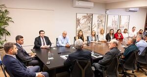 La Nación / Que vuelvan los tres: familiares de secuestrados se reunieron con el presidente Peña