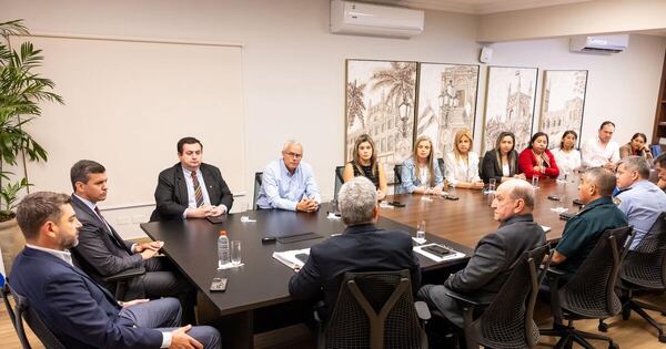La Nación / Que vuelvan los tres: familiares de secuestrados se reunieron con el presidente Peña