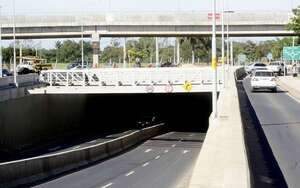 Túnel del superviaducto de Madame Lynch de Asunción queda a oscuras tras robo de reflectores - Policiales - ABC Color