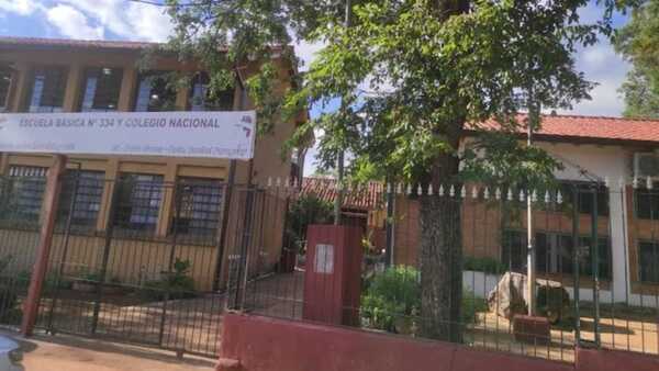 Director de colegio enseña 10 materias en Itá por falta de docentes