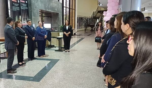 Visita guiada a estudiantes de derecho en el Palacio de Justicia de Pilar
