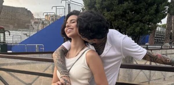 Las parejas que menos se presumen en redes son las más felices, según estudio