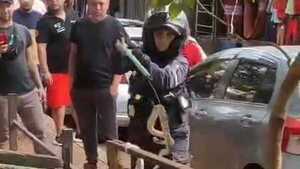 Encuentran una yarará en basurero del microcentro de Ciudad del Este