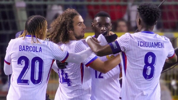 Francia supera a Bélgica a pesar de jugar con 10 durante 20 minutos