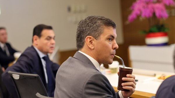 Peña promulga Ley que establece el horario de verano como permanente