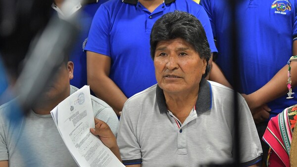 Manifestantes bloquean vías en Bolivia ante probable arresto de Evo Morales