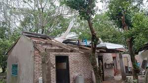 Reportan varias viviendas destechadas en Villalbín
