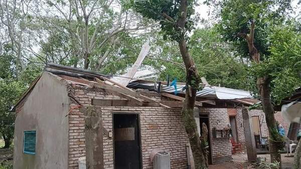 Reportan varias viviendas destechadas en Villalbín