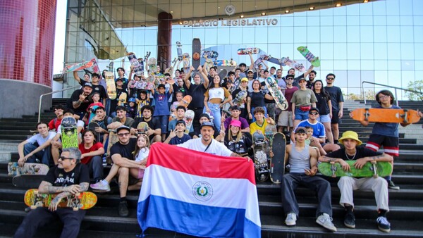 Presentaron una silla de diputado convertida en skateboard