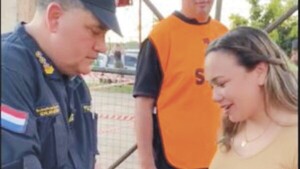 Poli devolvió su billetera a doña que fue a cancha