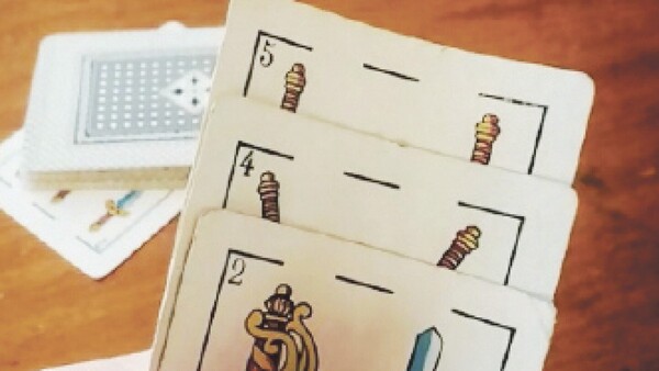 Mueren dos en un juego de barajas
