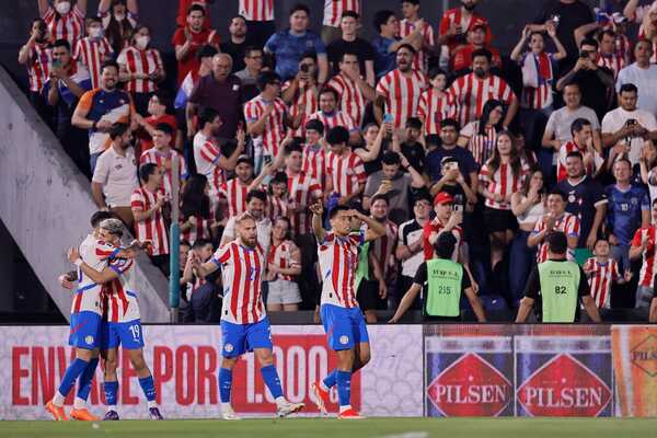 Con el empuje de toda su gente, Paraguay mide a Venezuela esta noche - trece