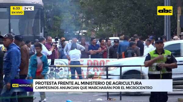 Video: Campesinos se movilizan en el microcentro de Asunción - ABC Noticias - ABC Color