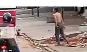 (VIDEO)Un “loco” arrojó piedra contra bus y reventó a una pasajera