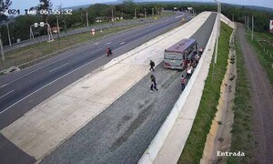 Pasajeros se salvaron de una tragedia y otro camión también evitó accidente – Prensa 5