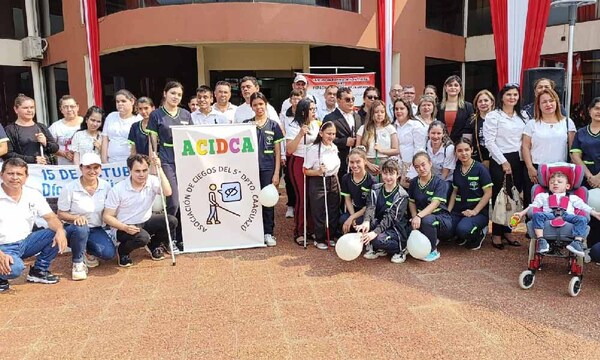 Realizan caminata por el “Día Internacional del Bastón Blanco” en Coronel Oviedo – Prensa 5