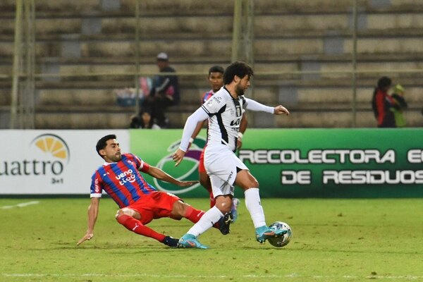 Versus / Los jugadores de Regis van dejando Tacuary