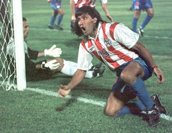 Versus / El cabezazo del "Tanque" Torres, uno de los goles más recordados contra Venezuela