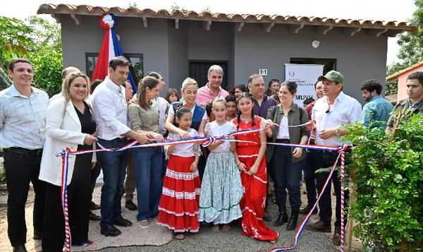 Gobierno entrega más de 350 viviendas a familias de varios distritos de Caaguazú - Noticiero Paraguay