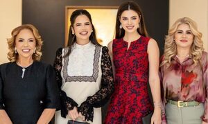 ¡Alta elegancia se manda la mamá de Nadia Ferreira!