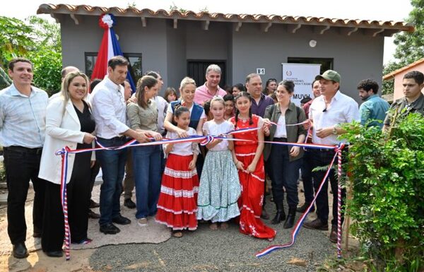 Gobierno entrega 358 viviendas a familias de Caaguazú a través del Programa Fonavis - El Trueno