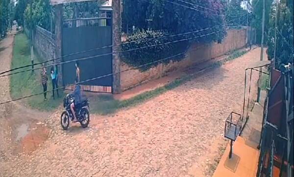 Motochorros atacaron a dos mujeres en Luque •