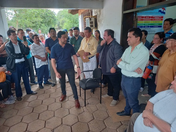 JUBILADOS Y APORTANTES DEL IPS SE REUNIERON CON AUTORIDADES PIDIENDO ACLARACIÓN DE UNA RESOLUCIÓN