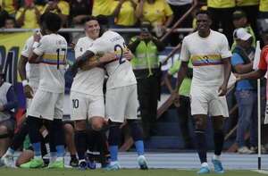 Colombia golea a un cada vez más complicado Chile - Fútbol Internacional - ABC Color