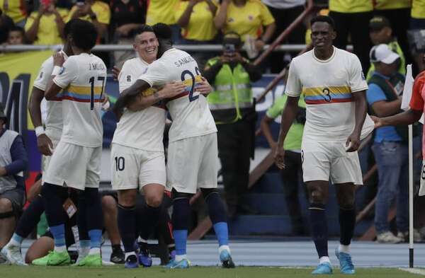 Colombia golea a un cada vez más complicado Chile - Fútbol Internacional - ABC Color