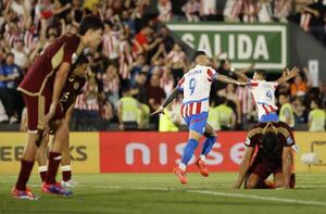 ¡Paraguay remontó con doblete de Antonio Sanabria y está en zona del Mundial 2026! - Selección Paraguaya - ABC Color