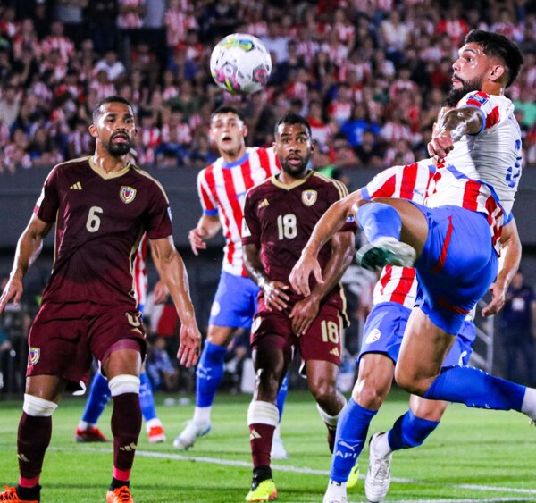 En gran reacción la Albirroja batió 2-1 a Venezuela