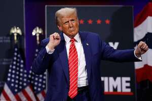 Harris cuestiona salud mental de Trump tras recital de canciones en acto electoral - Mundo - ABC Color