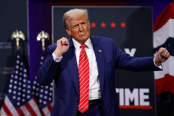 Harris cuestiona salud mental de Trump tras recital de canciones en acto electoral - Mundo - ABC Color