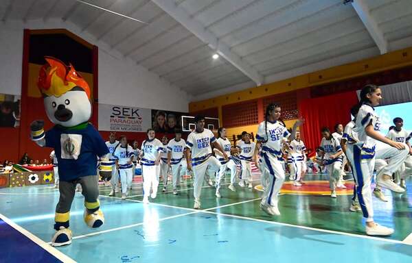Espectacular inauguración del InterSEK Deportivo Mundial - Sociales - ABC Color