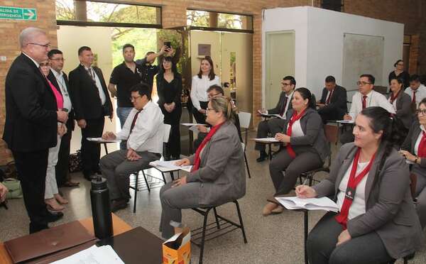 Diputados da media sanción a aumento salarial para asistentes fiscales - Política - ABC Color