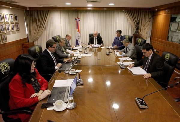 Se está concluyendo estudio de correspondencia de 52 jueces, camaristas, fiscales y defensores públicos
