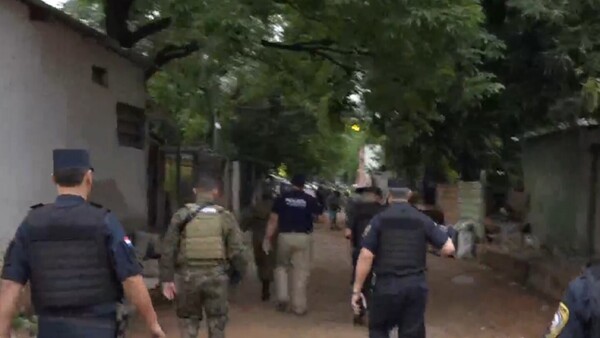 Operativo contra microtráfico con 400 policías en Lambaré: Caen cabecillas e incautan drogas