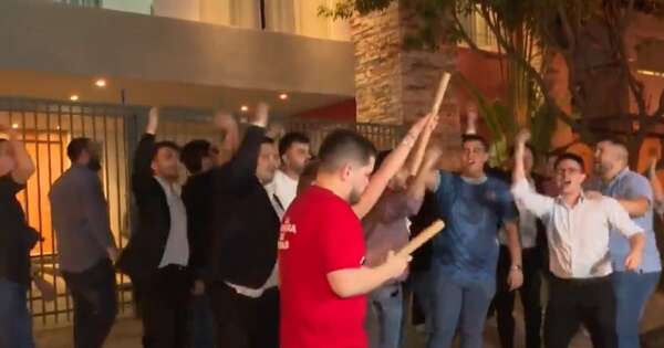 La Nación / Estudiantes de Derecho exigen la renuncia de la decana