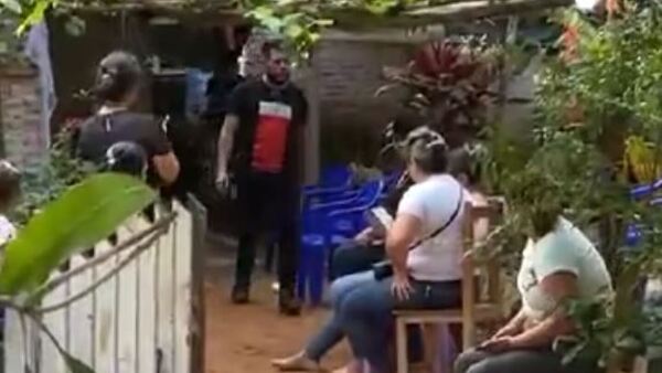 Se agarraron a los golpes luego de enterrar a una doña