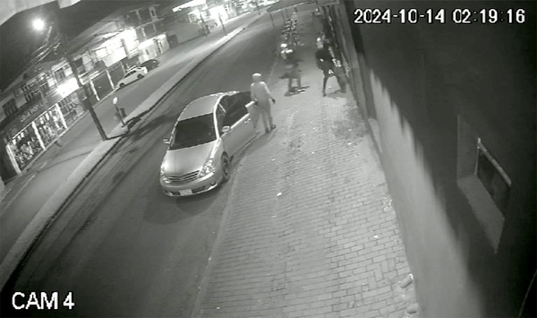 Delincuentes irrumpen en un local de caza y pesca y roban armas de aire comprimido - La Clave
