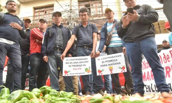 Productores lanzan a la calle tomates y locotes en repudio al contrabando – Prensa 5