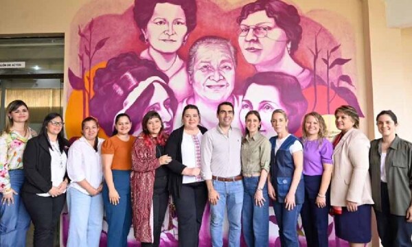 Primera dama inauguró mural que honra a figuras femeninas históricas en Coronel Oviedo – Prensa 5