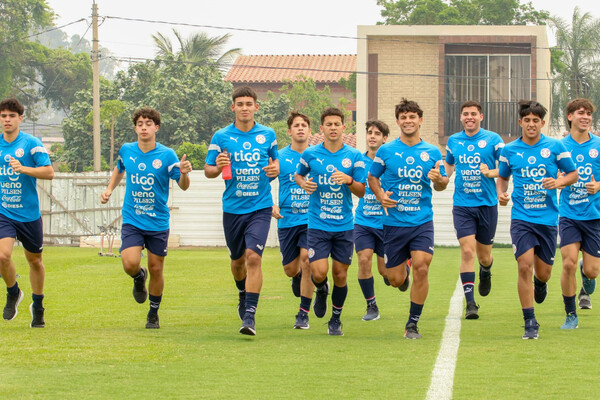 La Albirrojita enfrenta a Argentina por un lugar en la final • PARAGUAY TV